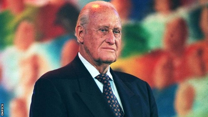 Former Fifa president and IOC member dies aged 100